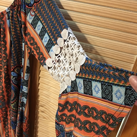 Beautiful pinwheel sleeve Tunic - Picture 4 of 8